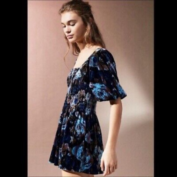 Urban Outfitters Velvet Floral Smocked Square Neck Pull On Romper - Picture 2 of 6
